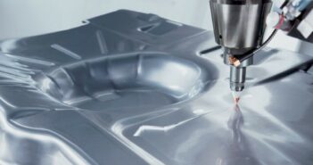 TRUMPF Laser GmbH: für Lasertechnik als Meilensteinfirma der deutschen Industrie ausgezeichnet TRUMPF Laser GmbH: für Lasertechnik als Meilensteinfirma der deutschen Industrie ausgezeichnet