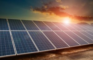 Die Kreditanstalt für Wiederaufbau (KfW) fördert bewusst den Bau von Anlagen zur Gewinnung von Strom aus Sonnenenergie. (#3)