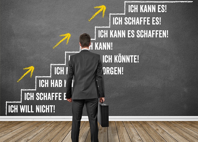 Bevor ein Unternehmer sich auf das Angebot von freien Mitarbeitern einlässt, sollte er genau die Voraussetzungen prüfen. Bei detaillierten Fragen kann ein Steuerberater oder ein Anwalt nützliche Hinweise geben oder die Situation genau durchleuchten. (#03)