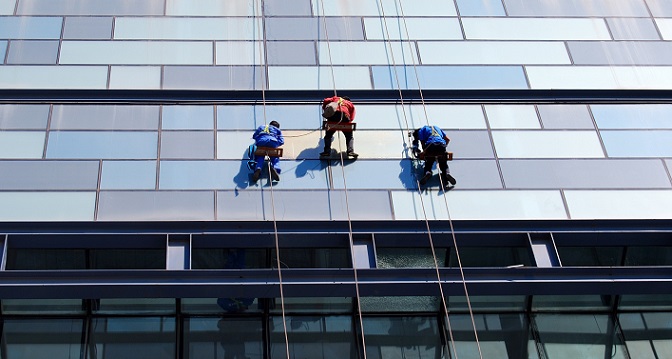 Niemand kann einfach sagen, er würde nun als Industriekletterer arbeiten, denn dafür sind einige Voraussetzungen zu erbringen. So wird in der Regel eine abgeschlossene handwerkliche Ausbildung erwartet, auch einige Praxiszeit in dem erlernten Beruf sollte mitgebracht werden. (#02)
