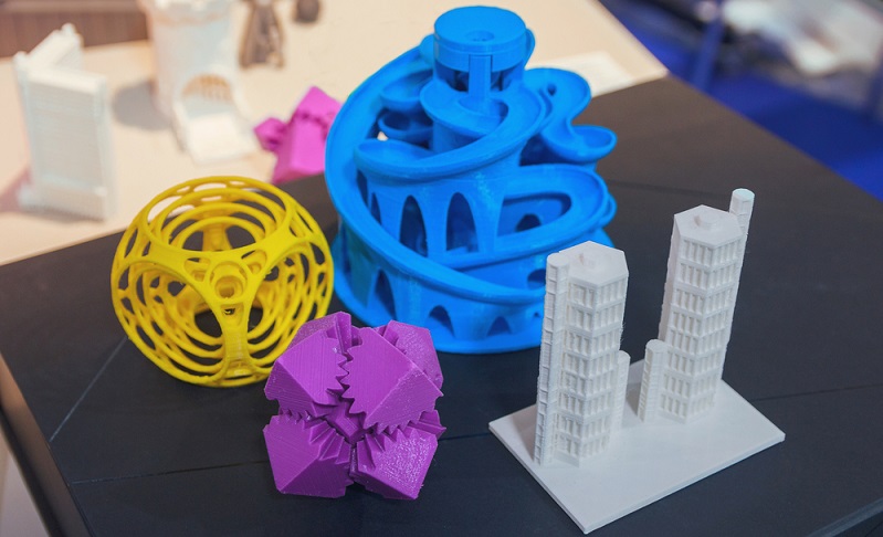Die 3DPrintGalaxy lässt eine Auswahl aus verschiedenen Verfahren und Materialien zu. Um den Dienst nutzen zu können, ist ein fertiges Modell im STL-Dateiformat erforderlich. (#04)