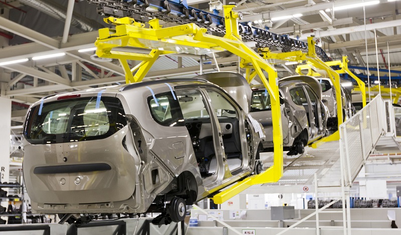 Experten gehen jedoch davon aus, dass das protektionistische Vorhaben mit Strafzöllen einen negativen Effekt auf die US-amerikanische Wirtschaft haben wird. Werden beispielsweise die Pläne für Strafzölle in der Automobilbranche umgesetzt, hat das höchstwahrscheinlich negative Auswirkungen.(#02)
