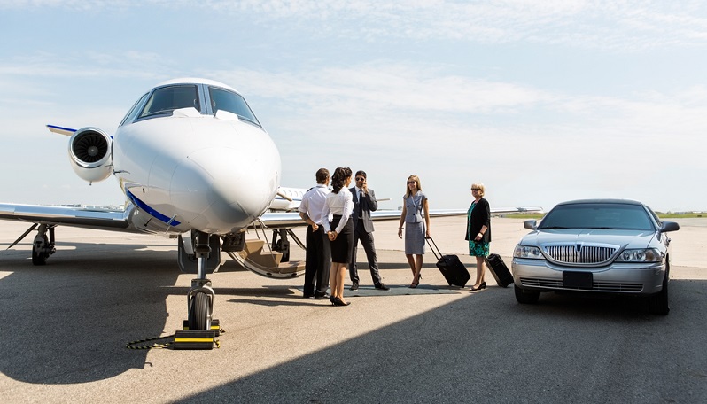 Business Jets können verschiedenen Größen haben und fangen an mit vier Sitzen, wie zum Beispiel die Piper PA-28 oder die Cessna 172 mit ein oder zwei Propeller, gehen über Turboprop Modelle, wie zum Beispiel die Beechcraft King Air bis zu großen Jets, die auf einer Boeing 737 oder einem Airbus A319, wie beispielsweise der Corporate Jetliner, basieren. (#02)