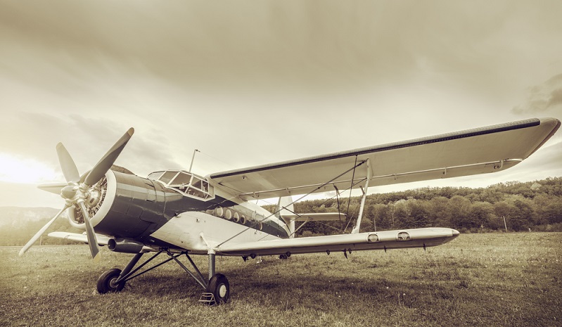 Dabei muss es gar nicht so ein großes Flugzeug sein, denn auch kleinere Propellerflugzeuge mit ein oder zwei Motoren erfüllen ihren Zweck. Sie sind besonders dann sinnvoll, wenn auf kleineren Flughäfen mit kurzen Pisten gelandet und gestartet werden muss. (#01)