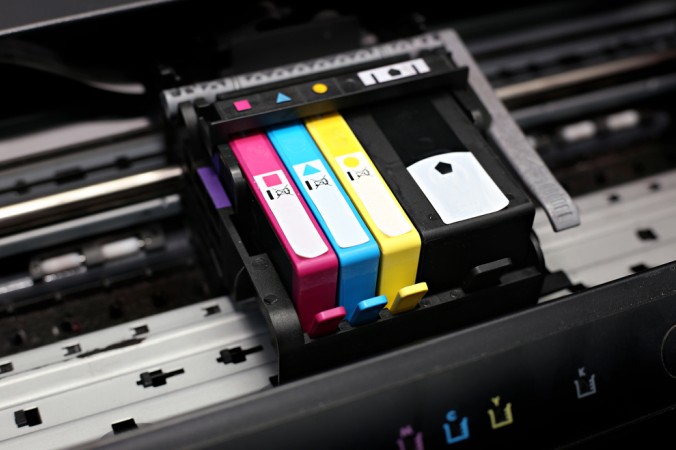 Entscheidend für die Zukunft der Drucker sind vermutlich auch die Kosten der Verbrauchsmaterialien. Denn die Kosten für Druckerpatronen und Papier summieren sich im Laufe einen Druckerlebens doch deutlich. (#3)