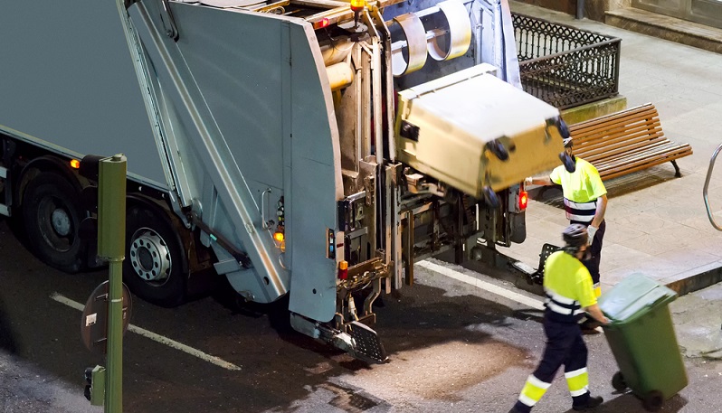 Eigentlich will die Bundesregierung mit dem neuen Verpackungsgesetz, das zum 1.1.2019 gilt, die Recyclingquote erhöhen. Allerdings wird es die Wertstofftonnen in Deutschland nicht flächendeckend geben und so landen auch weiterhin wertvolle Rohstoffe aus kleineren Betrieben oder aus Abfällen von Verbrauchern im Restmüll. (#04)