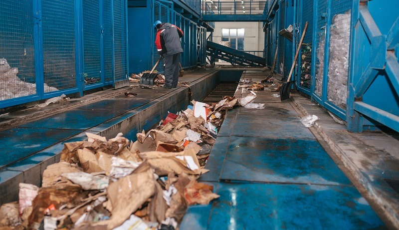 Deutschland bezeichnet sich gerne als den europäischen Meister des Recyclings mit einer Recyclingquote von 80 %. Allerdings liegt dies anscheinend daran, dass immer mehr Müll entsteht. (#01)