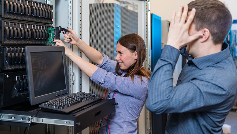 Einfache, benutzerfreundliche Eingabemasken verhindern schon beim Prozess der Dateneingabe Flüchtigkeitsfehler, die später kaum noch zu finden sind. Moderne ERP-Systeme führen eigenständig Plausibilitätsprüfungen durch, erkennen fehlerhafte Datensätze und warnen den Nutzer, der zeitnah seine Eingabe korrigieren kann. (#02)
