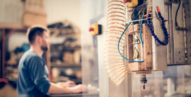 Vor dem Fräsen werden die optimalen Zerspanungsparameter ermittelt, damit ist die Bearbeitung des Werkstücks wirtschaftlich und sehr genau möglich.
