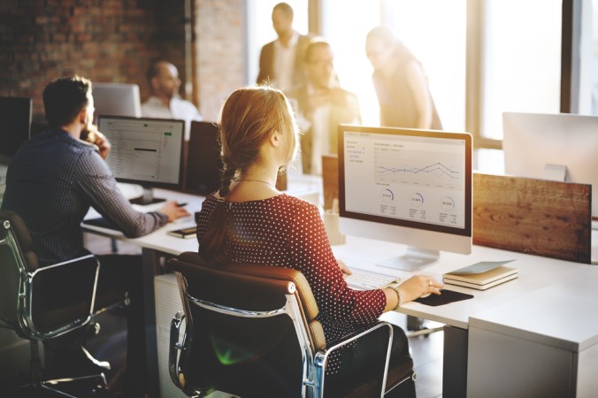 Für sehr große Unternehmen mit vielen Kunden und Marketing-Kanälen ist die Stammdatenpfelge zu einer neuen Herausforderung geworden - hier werden Mitarbeiter eingestellt, die sich ausschließlich mit der optimalen Datenpflege und -analyse beschäftigen. (#2)