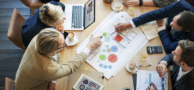 Ein Vorteil der Vorkenntnis-freien Analyse: Die Daten werden direkt von Mitarbeitern ausgewertet, die mit der analysierten Materie vertraut sind. (#03)