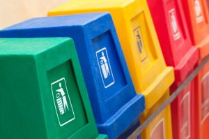 Umweltbewustsein muss auch gelebt werden. Die Mitarbeiter eines Unternehmens achten sehr genau darauf, ob Werte ausschließlich zu Marketingzwecken kommuniziert werden. Glaubwürdigkeit nach innen und außen ist integraler Bestandteil des Nachhaltigkeitsgedankens. (#2)