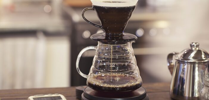 Ob auf diese Weise der beste Kaffee hergestellt wird? Nur wer brüht diesem Kaffee im Büro