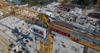 Liebherr: Sechs Großkräne bei Bauvorhaben in Bad Neustadt Bei diesen EC-B-Kranen befinden sich im Kompaktkopf das Hubwerk, das Drehwerk, die zentrale Schaltanlage und die komplette Kugeldrehkranz-Auflage.