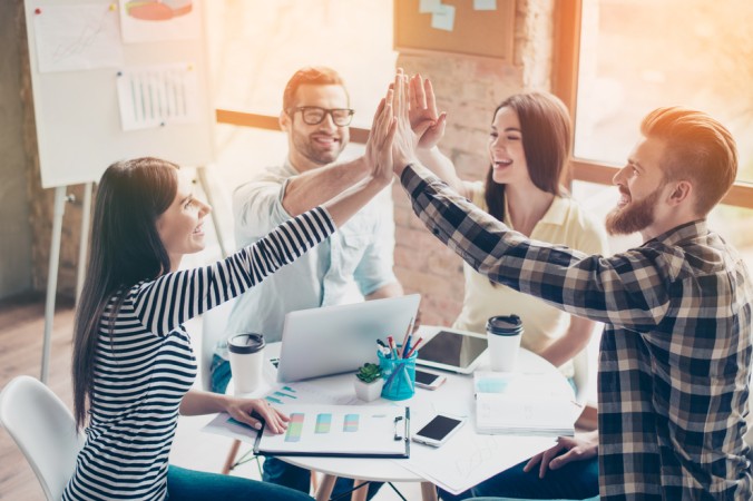 Mr. T hat seinen Kollegen inzwischen auch von dem neuen Business Analytic Tool erzählt. Schnell sind sich alle einig, sie wollen künftig alle mit InfoZoom arbeiten. (#1)