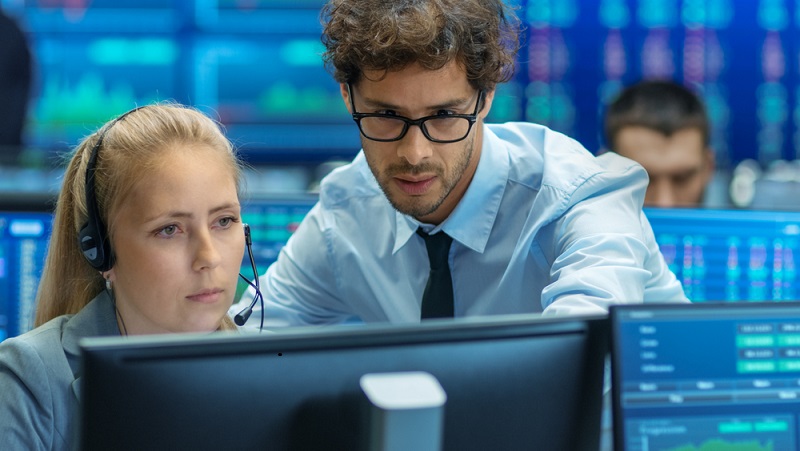 Kaufmann für E-Commerce: Der Job ist ein reiner Bürojob. Es gibt kaum Gelegenheit, seine Tätigkeit abseits des Computerbildschirms auszuüben. (#03)