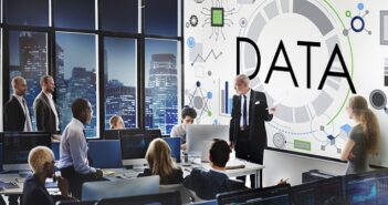 Maßschneiderei Big Data: Passgenaue Personas für individualisierte Verkaufskanäle und mit Einstein-KI Maßschneiderei Big Data: Passgenaue Personas für individualisierte Verkaufskanäle und mit Einstein-KI