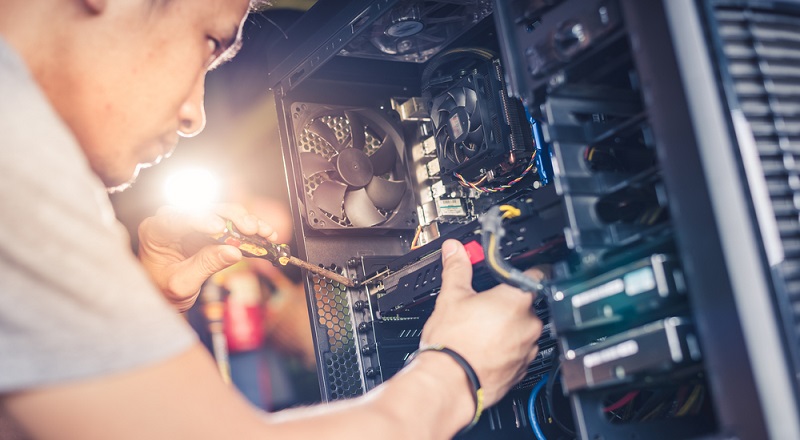 Es gibt Modelle mit nur einer Festplatte und NAS-Server mit mehreren Schächten für den professionellen Einsatz in Unternehmen. Vor der Entscheidung für ein Gerät sollte man zunächst überlegen, welche Funktionen benötigt werden. (#01)