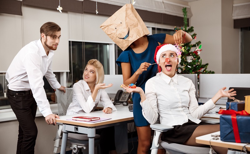 Wenn beide bei der Weihnachtsfeier betrunken sind und sich gegenseitig duzen, so handelt es sich vermutlich um das "Party-Du" (#03)
