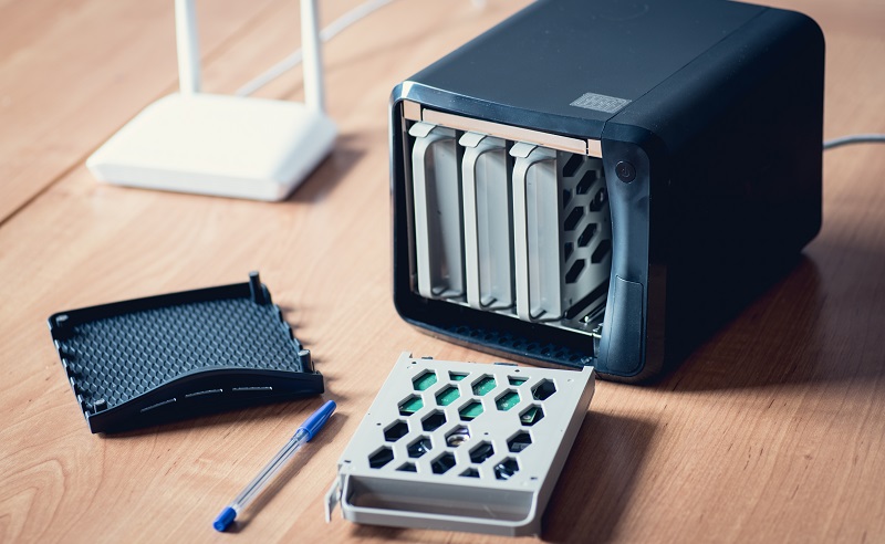 Die Erweiterbarkeit eines RAID Systems ist begrenzt, da die Parity-Informationen zur Absicherung vor Datenverlusten auf allen Datenträgern verteilt gespeichert werden. (#03)