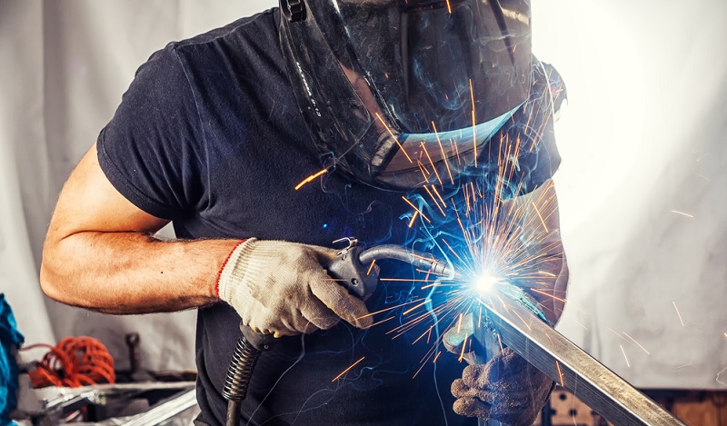 Wer den Umgang mit dem Schweißen beherrscht, der kann viele Dinge aus Metall selbst reparieren. (#03)