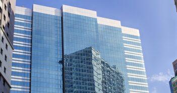 Flachglasverarbeitung und -veredelung: So vielseitig ist das Geschäft mit dem transparenten Werkstoff Flachglasverarbeitung und -veredelung: So vielseitig ist das Geschäft mit dem transparenten Werkstoff