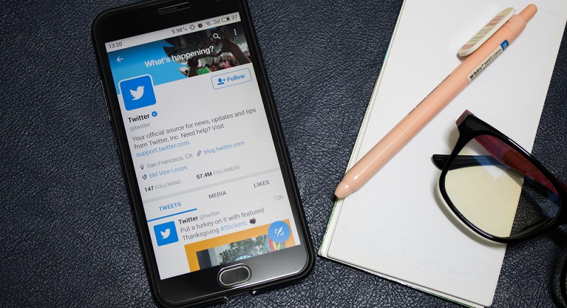 Es gibt viele Diskussionen um die schillernden Figuren auf Gründertwitter. Die einen feiern die frechen, dieEs gibt viele Diskussionen um die schillernden Figuren auf Gründertwitter. Die einen feiern die frechen, die direkten Tweets. (#02)