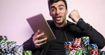 Glücksspielindustrie im Umbruch: Die Spieler treffen sich online Glücksspielindustrie im Umbruch: Die Spieler treffen sich online
