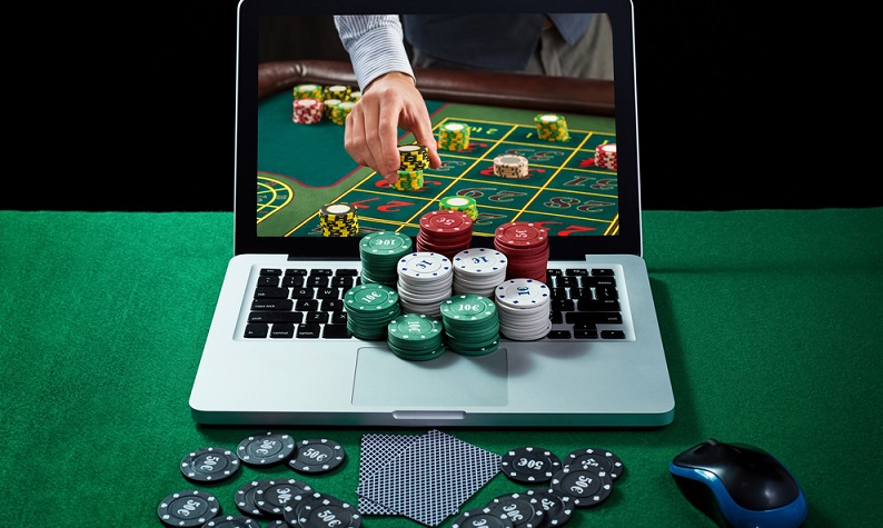 Sicherlich ist es von Vorteil, zu jeder Zeit online spielen zu können. Allerdings sind die Verluste beim Spielen daheim oftmals deutlich höher als in der Spielhalle. (#01)
