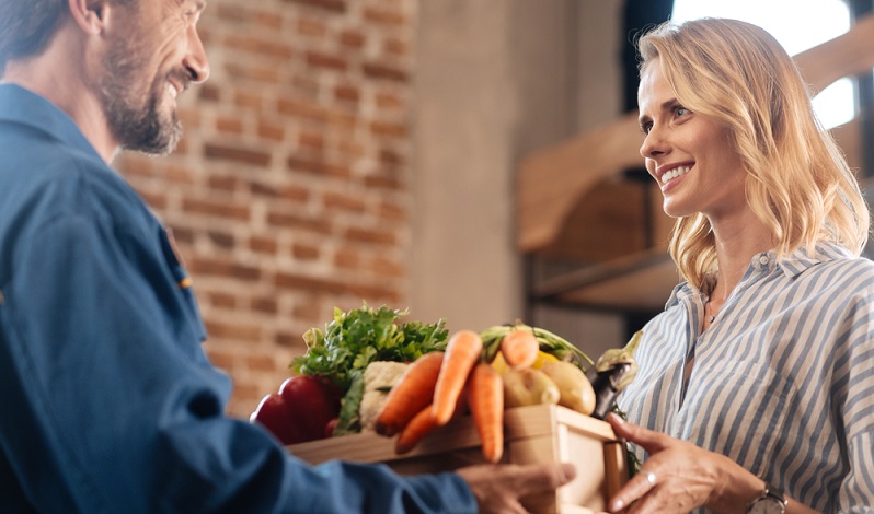 Zunächst ist es sinnvoll, die verschiedenen Möglichkeiten im Online Food Commerce vorzustellen. An erster Stelle stehen dabei Online-Portale und Apps für die klassischen Lieferdienste, die fertig zubereiteten Speisen ausliefern. (#01)