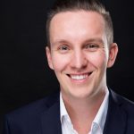 Der studierte Volkswirt ist in vielen Bereichen als Marketingexperte tätig und hat sich insbesondere dadurch einen Namen gemacht, dass er mehrere Firmen durch eine professionelle Beratung vor der Insolvenz bewahrte.