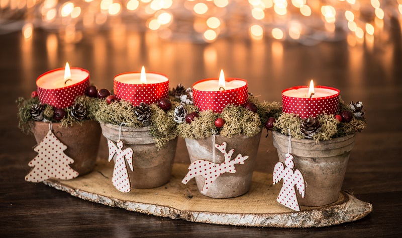 Verschenken Sie einen Adventskalender, einen Weihnachtsbaum oder Schmuck für den Baum. Kurzum: Werben Sie zum richtigen Zeitpunkt mit dem passenden Geschenk! (#03)