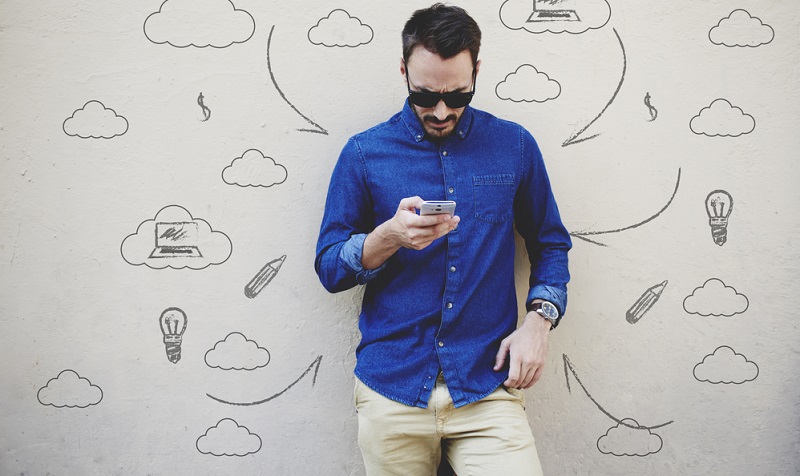 Immer mehr Entscheider erwarten zum Beispiel Messanger Marketing als brandheißes Thema. WhatsApp als Plattform mit eigenem App Store und den ganz neuen Möglichkeiten für Unternehmen und ihre Influencer, Botschaften unters Volk (und den Käufer) zu bringen.