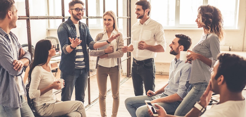Cultural Fit bedeutet, dass sich ein Arbeitnehmer nicht nur hinsichtlich seiner Qualifikationen für eine Stelle eignet, sondern dass er auch hinsichtlich seiner Wertvorstellungen und Überzeugungen zum Unternehmen passt.