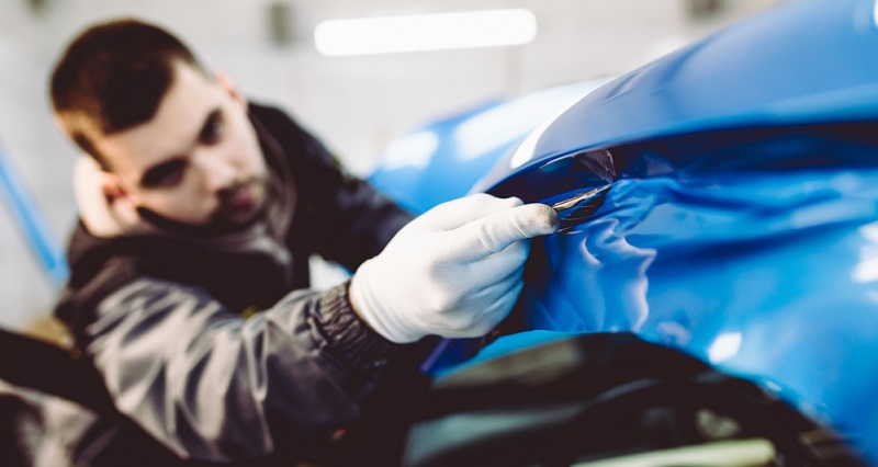 Da die Autofolierung wesentlich schneller und kostengünstiger durchgeführt werden kann als eine Lackierung, wird diese Methode mittlerweile für viele Anwendungszwecke gewählt