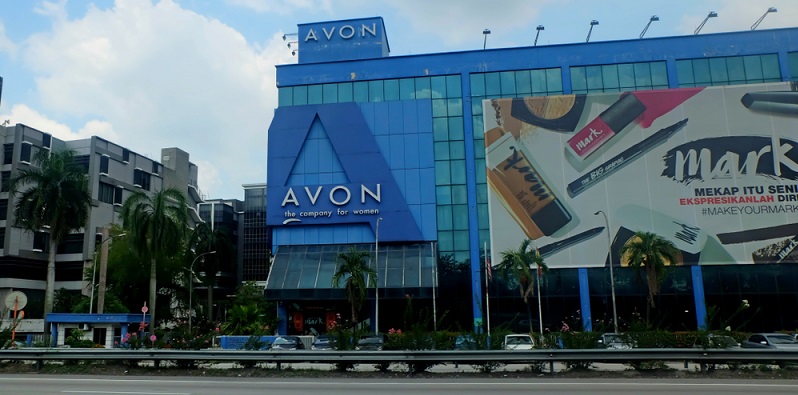 Berühmtestes Beispiel sind die Unternehmen Avon Products Inc. sowie Amway, die jährlich mehrere Billionen Dollar Umsätze verzeichnen und in deren Netzwerken über drei Millionen Mitarbeiter tätig sind.
