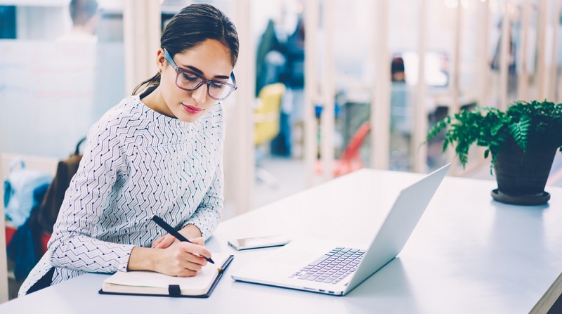 Auf jeder Website im Internet werden Texte benötigt. Hochwertiger Content entscheidet darüber, ob User längere Zeit auf der Website bleiben oder genervt weiterklicken.