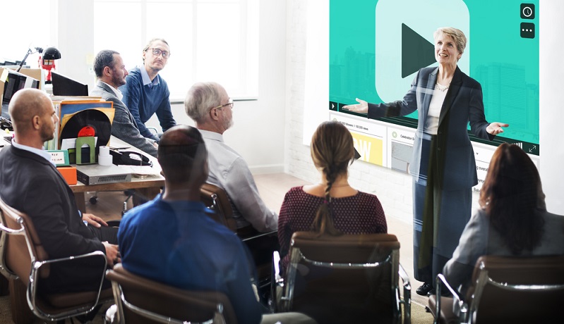 In der Unternehmenskommunikation geht es sowohl intern als auch extern darum, Wissen oder neue Erkenntnisse zu vermitteln, aufzuklären und eine Fülle an Informationen zu bieten.
