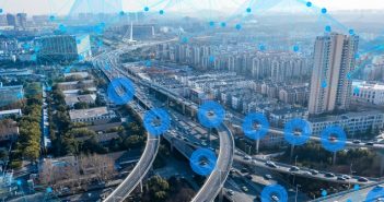 C V2X: Kommunikationstechnik für mehr Sicherheit und Effizienz im Straßenverkehr C V2X: Kommunikationstechnik für mehr Sicherheit und Effizienz im Straßenverkehr
