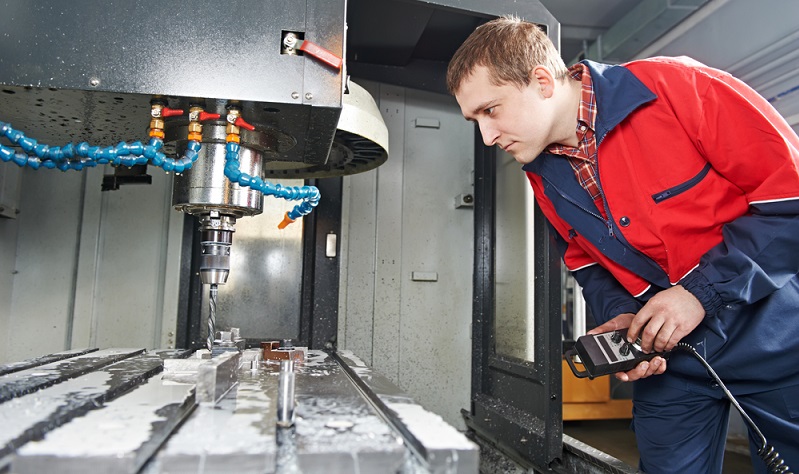 Der klassische Einkaufsweg für eine Metall-Drehmaschine oder für andere Produktionsmaschinen sieht vor, dass sich der Kaufinteressent mit dem Hersteller trifft.