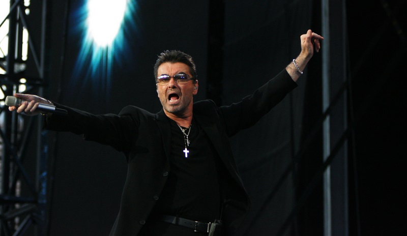 Wer sich nach dem Wham-Star erkundigt und an George E-Mail oder Sprachnachricht senden will, kann das allerdings nicht mehr direkt tun, sondern muss sich an die Plattenfirma wenden. ( Foto: Shutterstock-_Sodel Vladyslav )