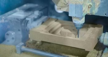 CNC-Fräse: Holz fräsen oder 3D-Druck? CNC-Fräse: Holz fräsen oder 3D-Druck?( Foto: Shutterstock- Zyabich)