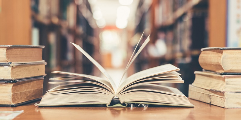 Vector Control of Three-Phase AC Machines“ ist ein Buch, welches sich an Mathematiker und Maschinenbauer richtet, auch Elektroingenieure und verwandte Berufe finden hier zahlreiche Auskünfte. ( Foto: Shutterstock- Chinnapong )