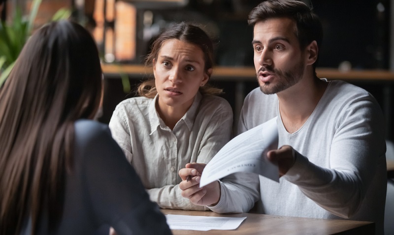 Selbststaendige arbeiten selbst und ständig, das ist mittlerweile bekannt. Dennoch wächst ihre Zahl und gleichzeitig auch die Suche nach Finanzierungsmöglichkeiten. ( Foto: Shutterstock- fizkes)