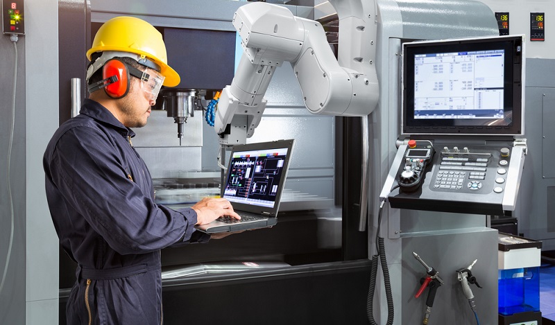 Die Digitale Transformation ist die größte Herausforderung, die <strong>Unternehmen</strong> aktuell im Produktionsbereich zu bewältigen haben. Industrie 4.0 wurde in vielen Firmen bereits umgesetzt. Digitale Technologien bilden mittlerweile den Standard. ( Foto: Shutterstock- Suwin)