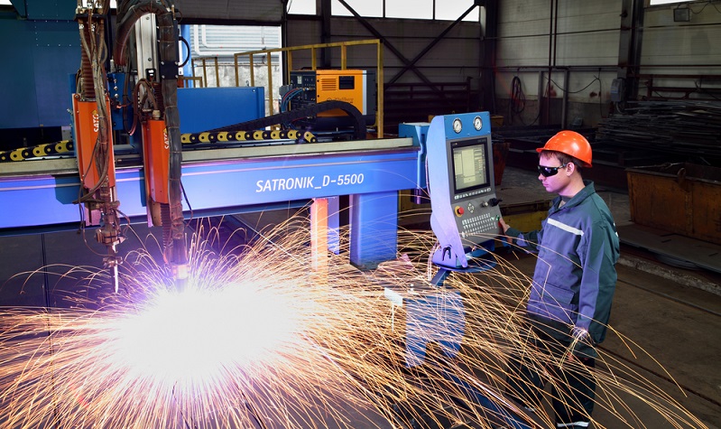 Der Vorteil moderner Brennschneidanlagen wird an den genannten Sicherheitshinweisen für die Arbeitnehmer deutlich. ( Foto: Shutterstock-Grigvovan )