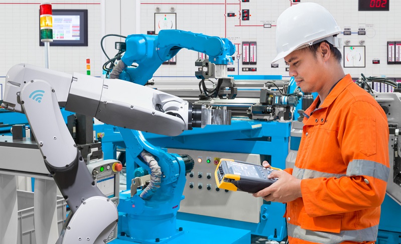Dank der extrem niedrigen Zinsen ist es für deutsche Unternehmen momentan sehr attraktiv, in moderne Produktionsanlagen zu investieren und auf diese Weise die Wettbewerbsfähigkeit zu erhöhen. ( Foto: Shutterstock- _Suwin )