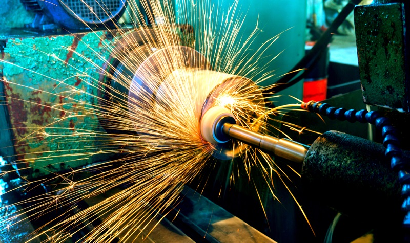 Ohne Drehteile würde in der Industrie nichts laufen. Sowohl Großkonzerne als auch kleinere Unternehmen bis hinunter zu winzigen Startups sind auf die Verfügbarkeit individueller Lösungen für Drehteile angewiesen. ( Foto: Shutterstock-Dovzhykov Andriy )