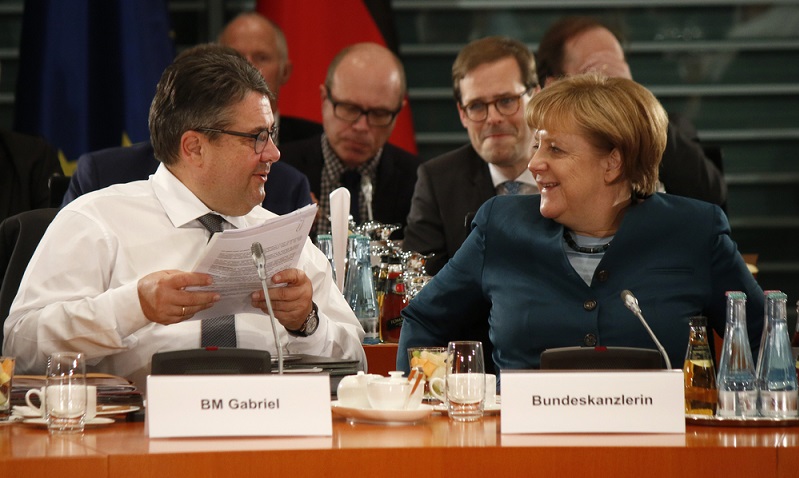 Sigmar Gabriel: Nebeneinkünfte zwischen 15.000 und 30.000 Euro monatlich für publizistische Tätigkeiten ( Foto: Shutterstock-360b)