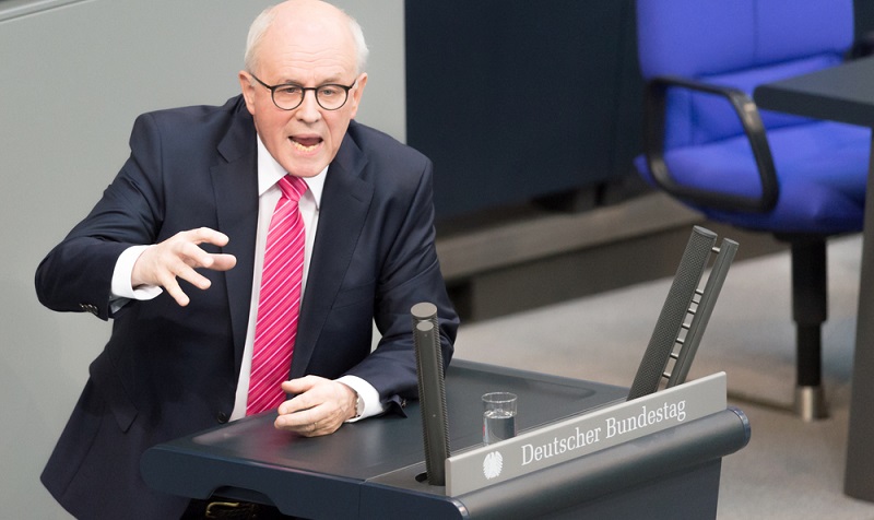 Volker Kauder: Nebeneinkünfte von 3.500 bis 7.000 Euro pro Monat für Beratertätigkeiten ( Foto: Shutterstock-photocosmos1 )